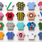Rosana Fuertes, Pasión de multitudes, 1992-continúa, 20 camisetas de passe-partout pintadas con acrílico montado sobre telgopor, 102 x 130 cm_