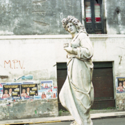 Alberto Goldenstein, Barrio San Telmo, serie Flâneur, 2004, fotografía analógica, 27 x 39 cm